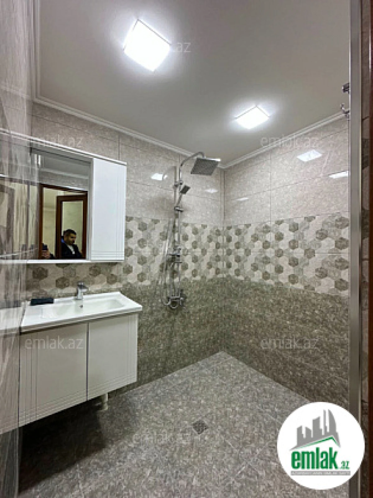 Satılır 2 otaqlı köhnə tikili 65 m²