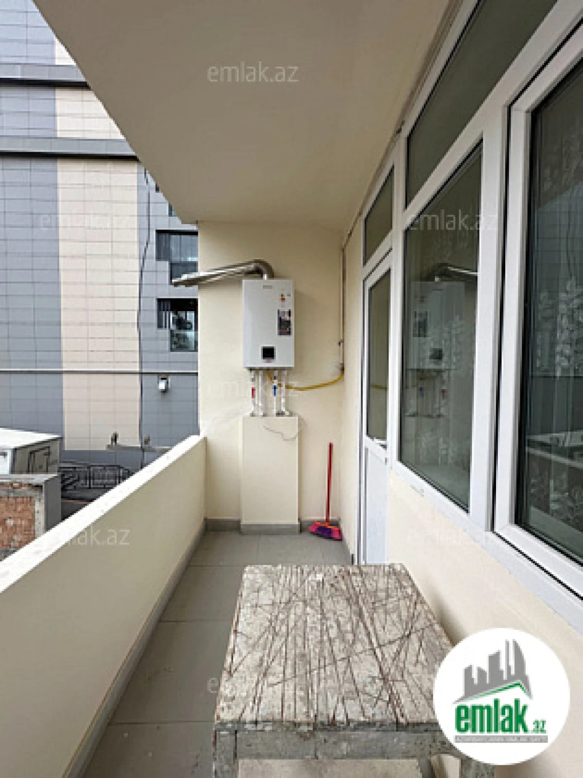 Satılır 2 otaqlı köhnə tikili 65 m²