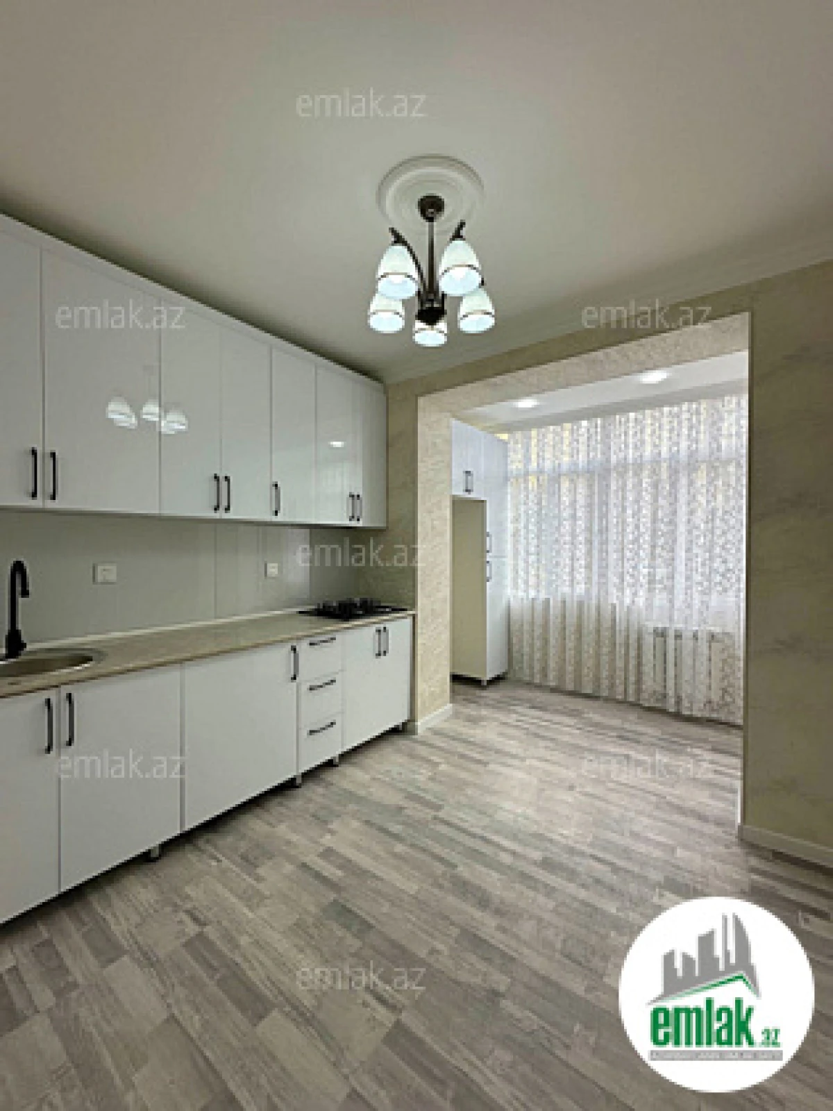 Satılır 2 otaqlı köhnə tikili 65 m²