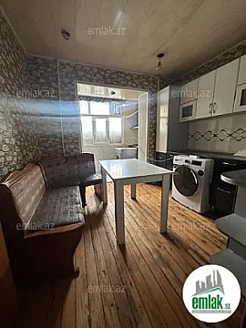 Satılır 4 otaqlı köhnə tikili 110 m²