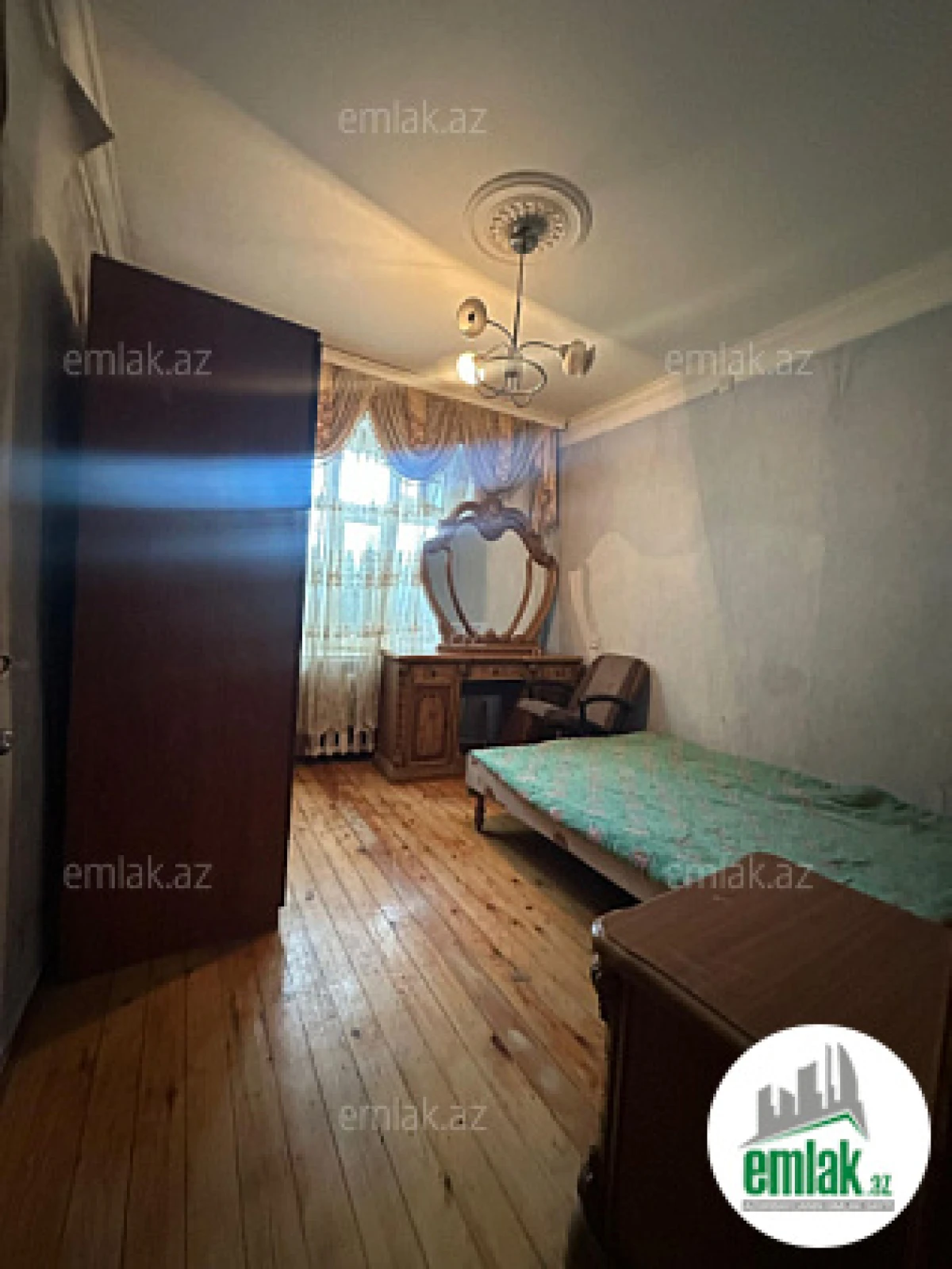 Satılır 4 otaqlı köhnə tikili 110 m²