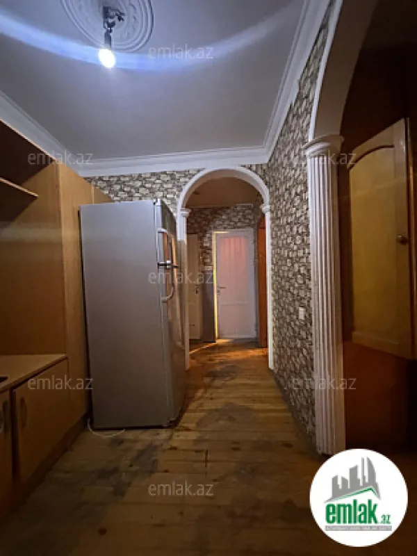 Satılır 4 otaqlı köhnə tikili 110 m²