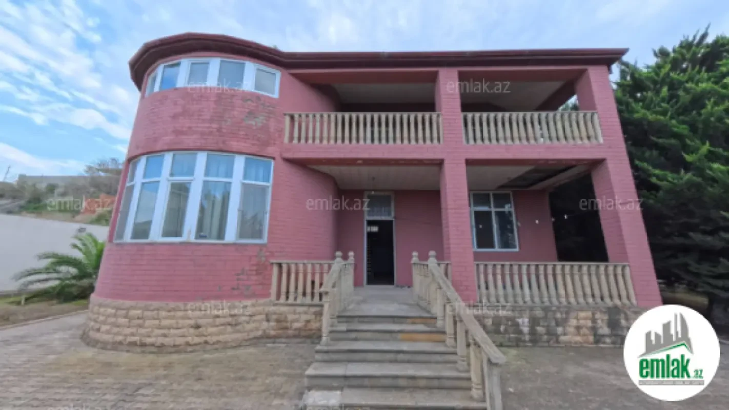Satılır 4 otaqlı mənzil 195.6 m²