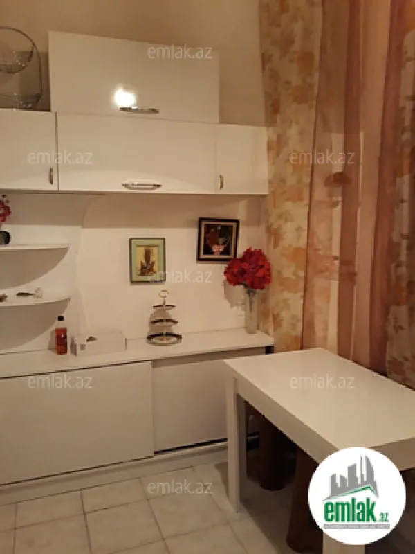 Satılır 1 otaqlı köhnə tikili 35 m²