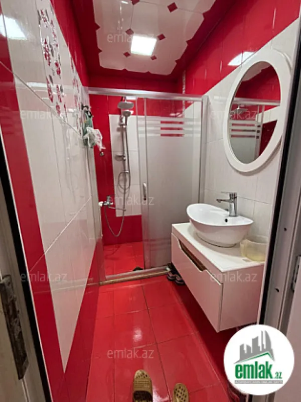 Satılır 4 otaqlı köhnə tikili 110 m²