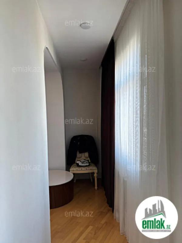 Satılır 4 otaqlı köhnə tikili 110 m²