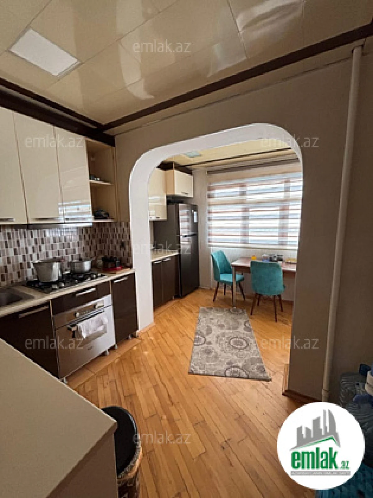 Satılır 4 otaqlı köhnə tikili 110 m²