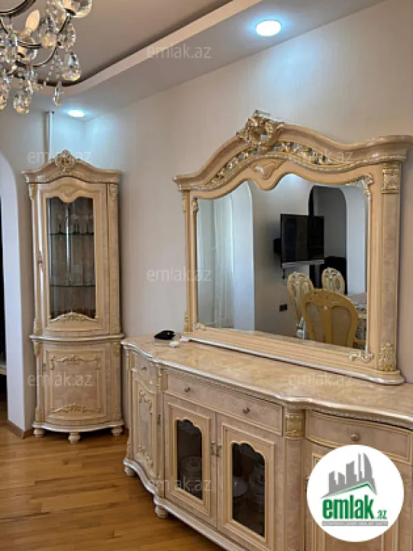 Satılır 4 otaqlı köhnə tikili 110 m²