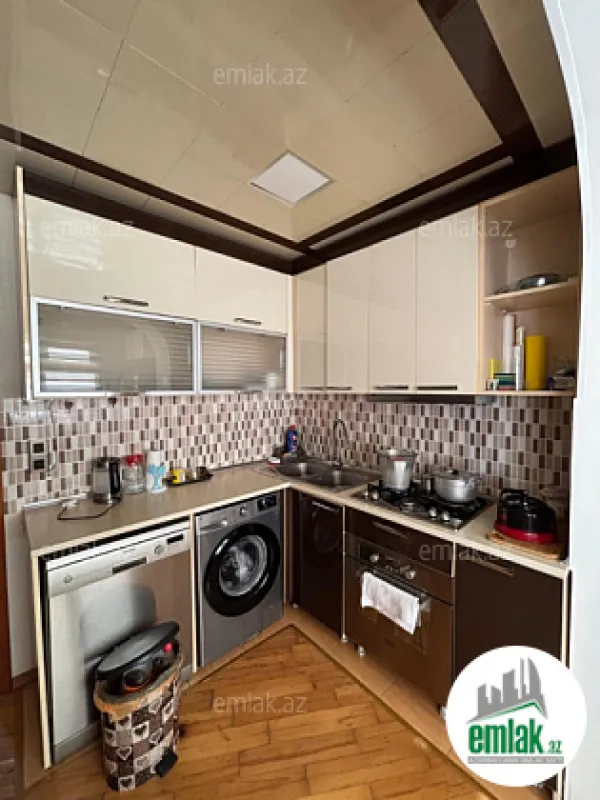 Satılır 4 otaqlı köhnə tikili 110 m²