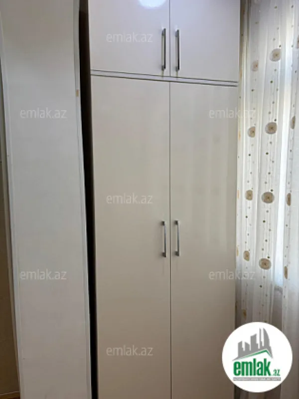 Satılır 4 otaqlı köhnə tikili 110 m²