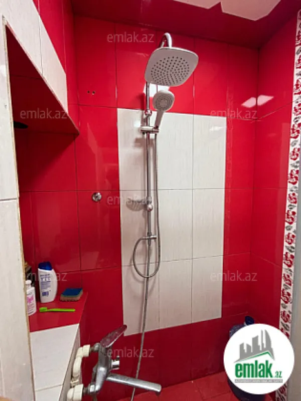 Satılır 4 otaqlı köhnə tikili 110 m²