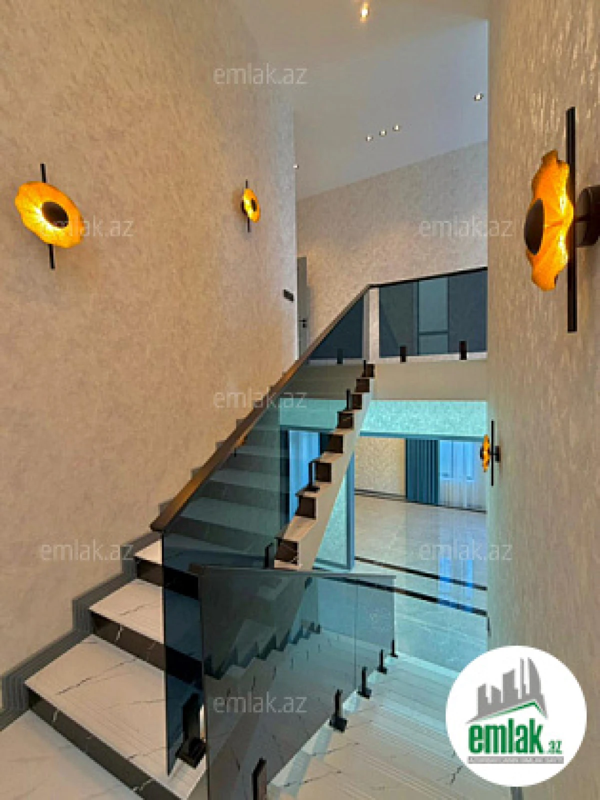 Satılır 5 otaqlı mənzil 200 m²