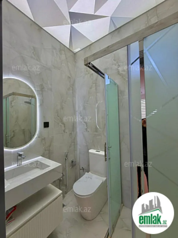 Satılır 5 otaqlı mənzil 200 m²