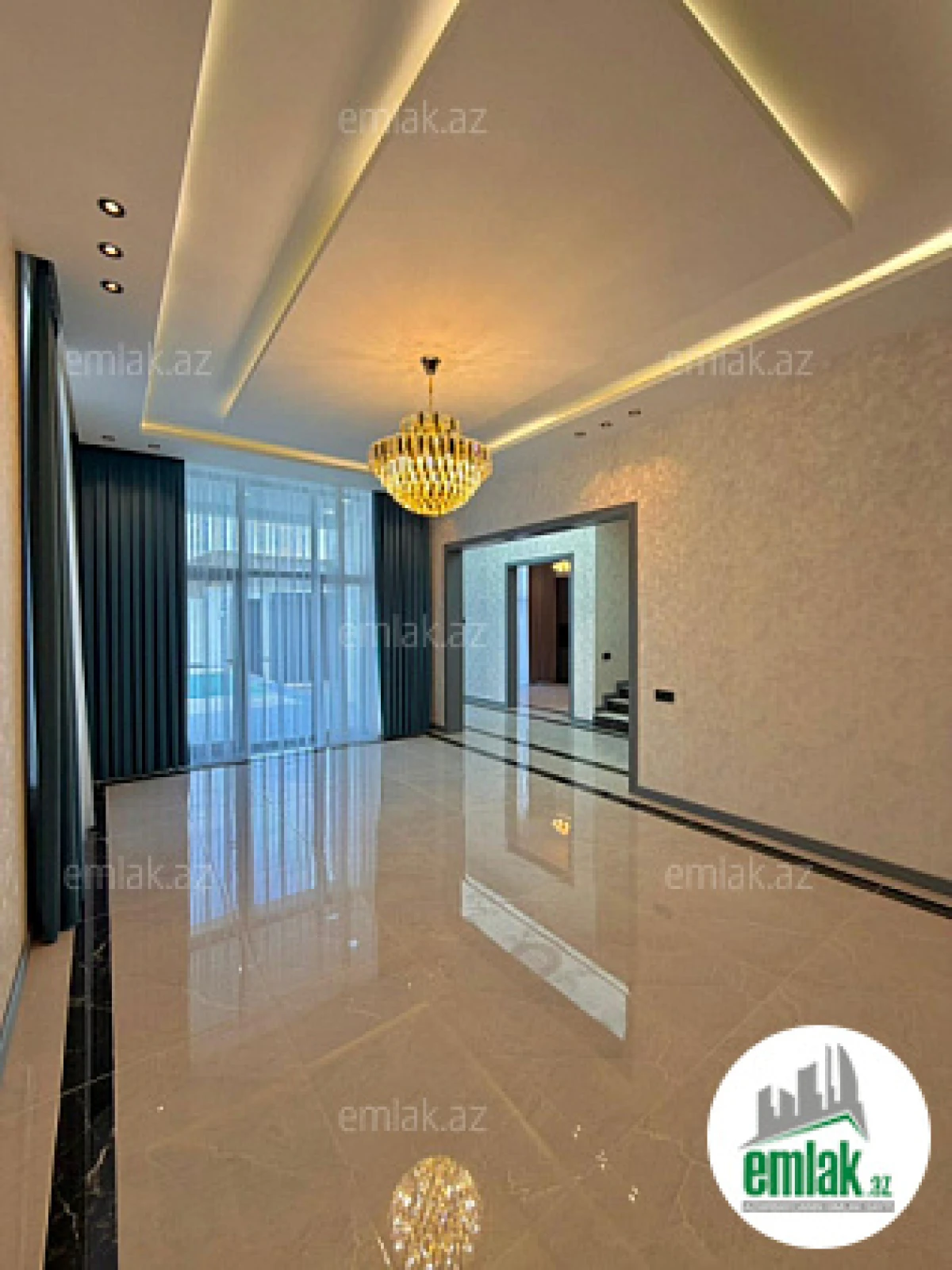 Satılır 5 otaqlı mənzil 200 m²