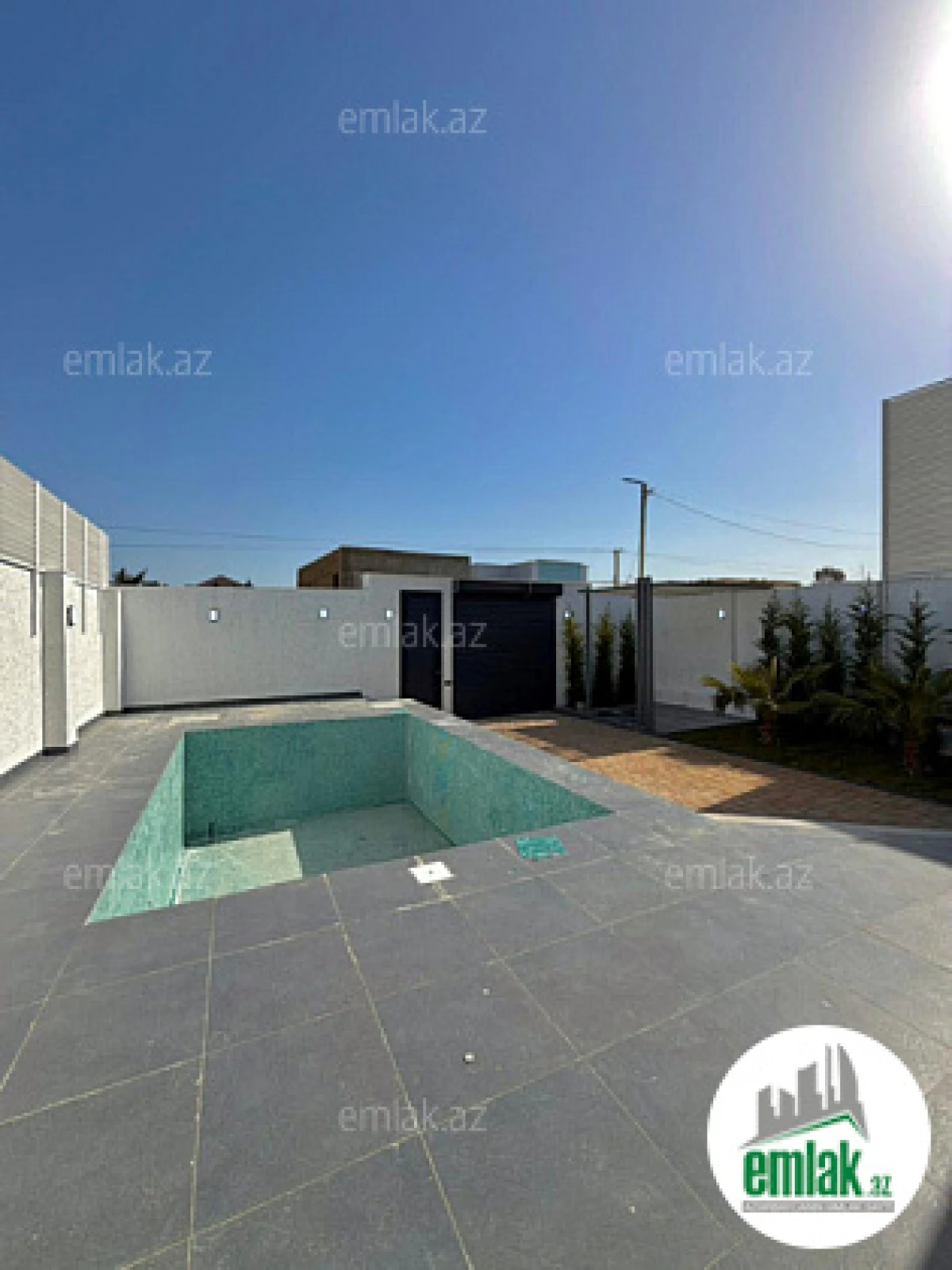 Satılır 5 otaqlı mənzil 200 m²