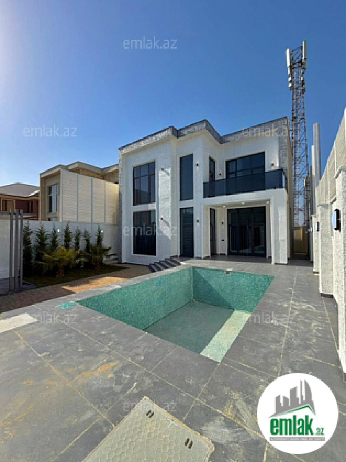 Satılır 5 otaqlı mənzil 200 m²