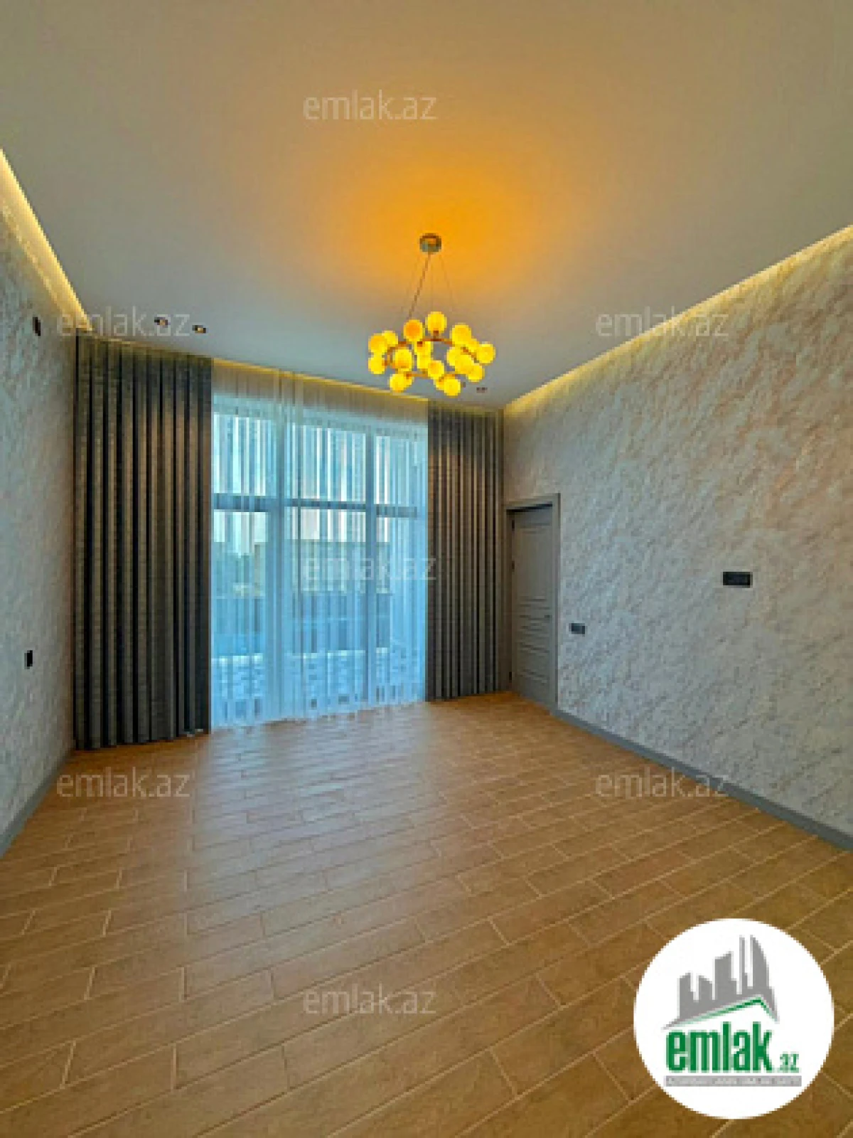 Satılır 5 otaqlı mənzil 200 m²