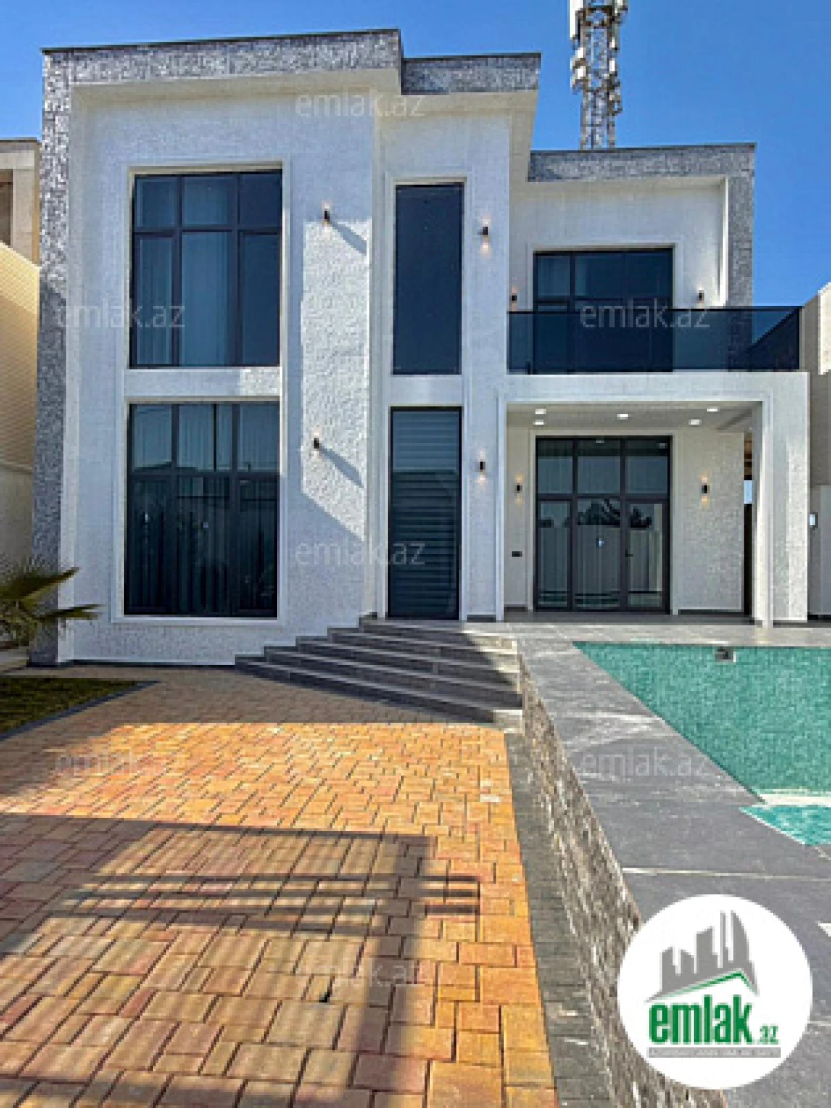 Satılır 5 otaqlı mənzil 200 m²