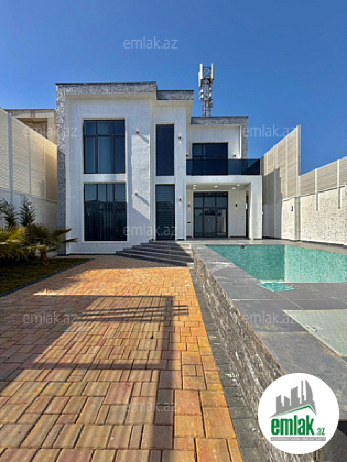 Satılır 5 otaqlı mənzil 200 m²