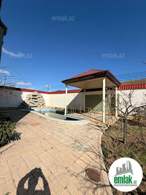 Satılır 7 otaqlı mənzil 300 m²