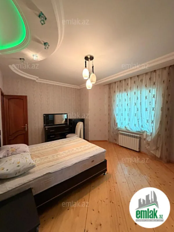 Satılır 7 otaqlı mənzil 300 m²