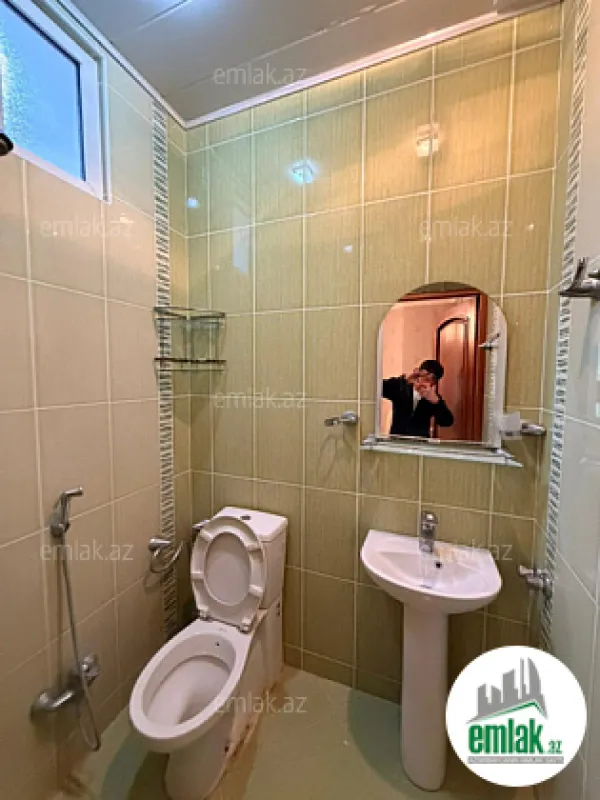 Satılır 7 otaqlı mənzil 300 m²