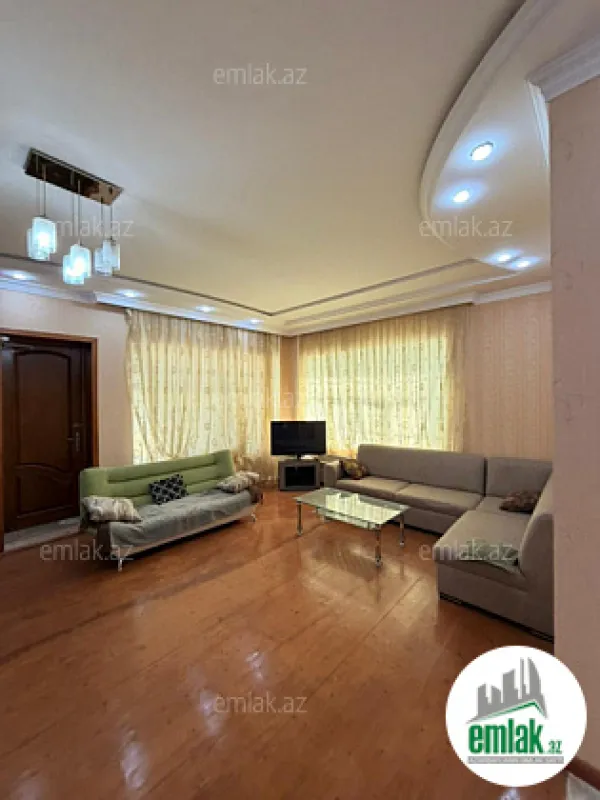 Satılır 7 otaqlı mənzil 300 m²