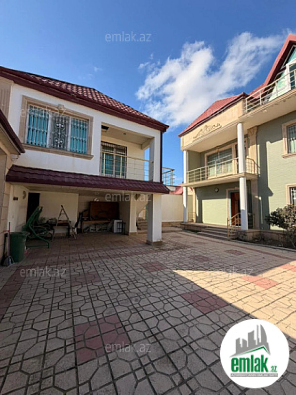 Satılır 7 otaqlı mənzil 300 m²