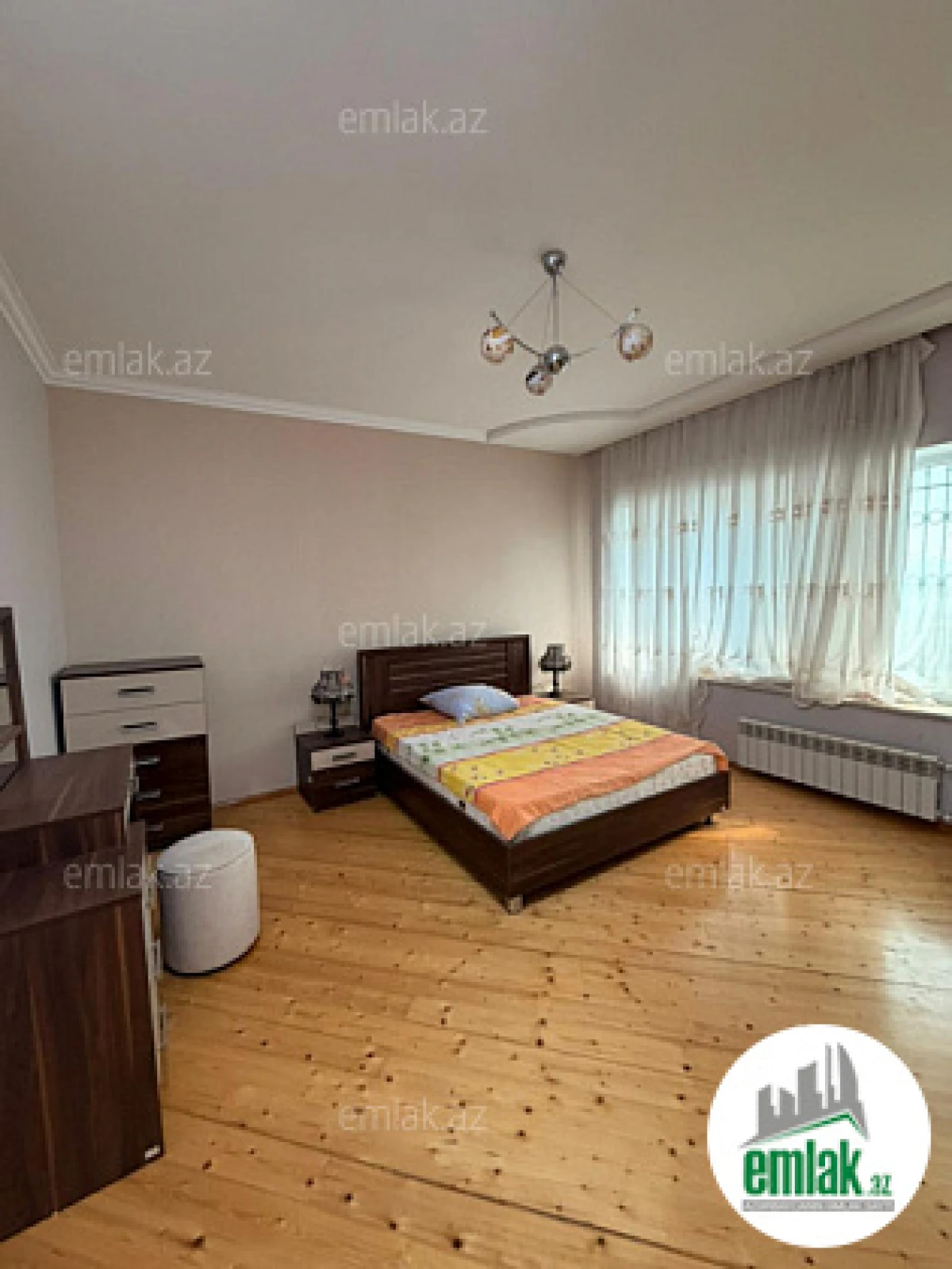 Satılır 7 otaqlı mənzil 300 m²