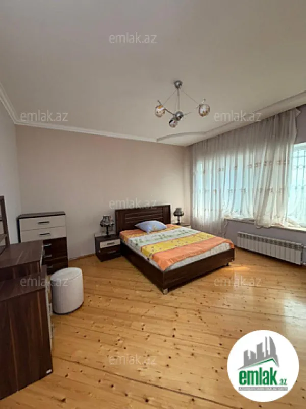 Satılır 7 otaqlı mənzil 300 m²