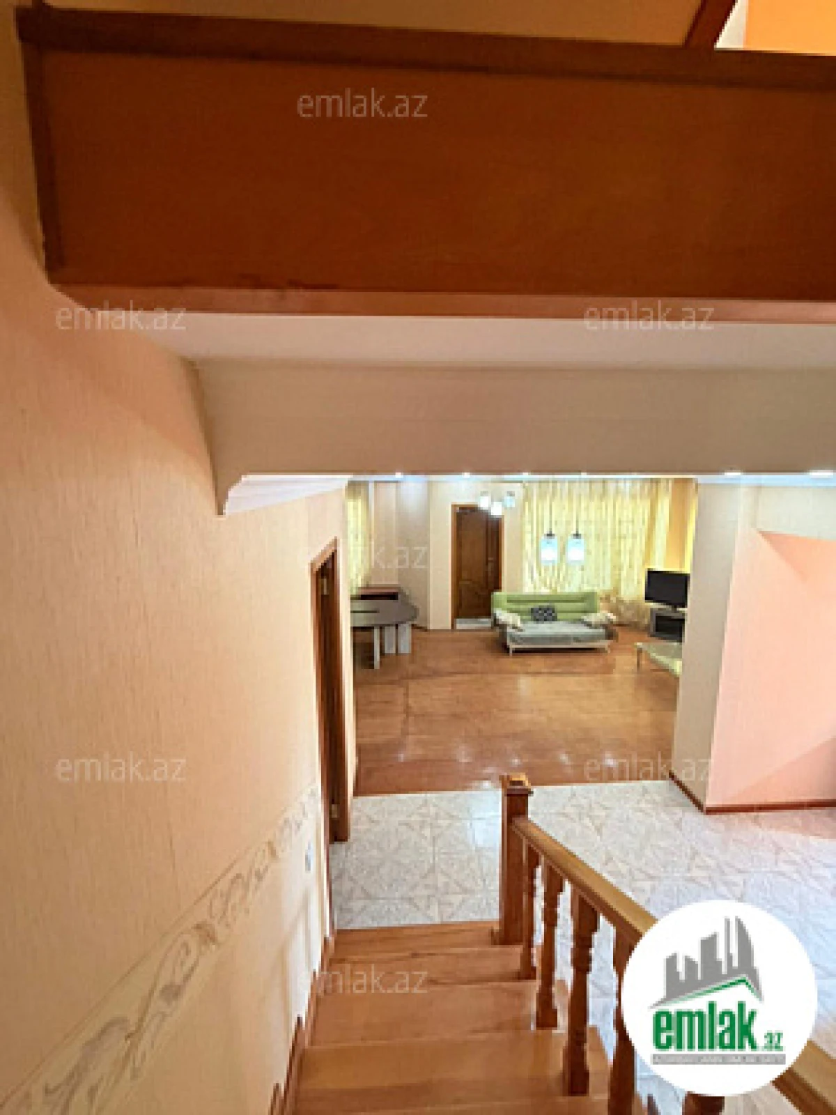 Satılır 7 otaqlı mənzil 300 m²