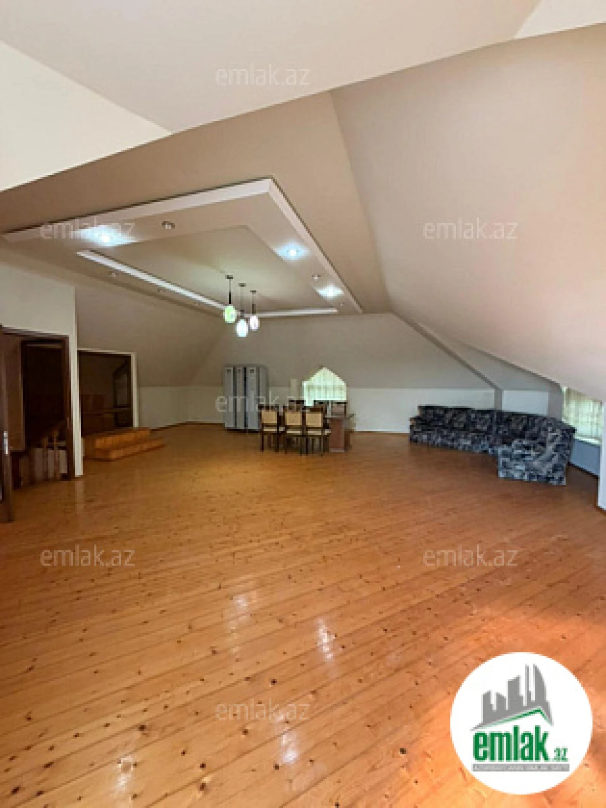 Satılır 7 otaqlı mənzil 300 m²