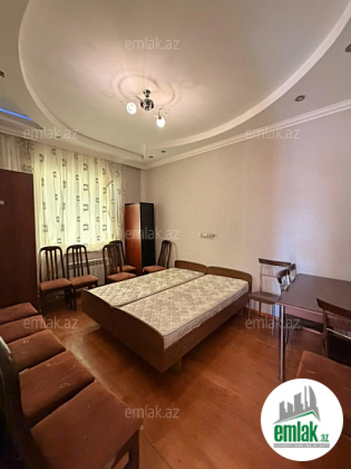 Satılır 7 otaqlı mənzil 300 m²