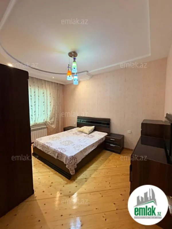 Satılır 7 otaqlı mənzil 300 m²