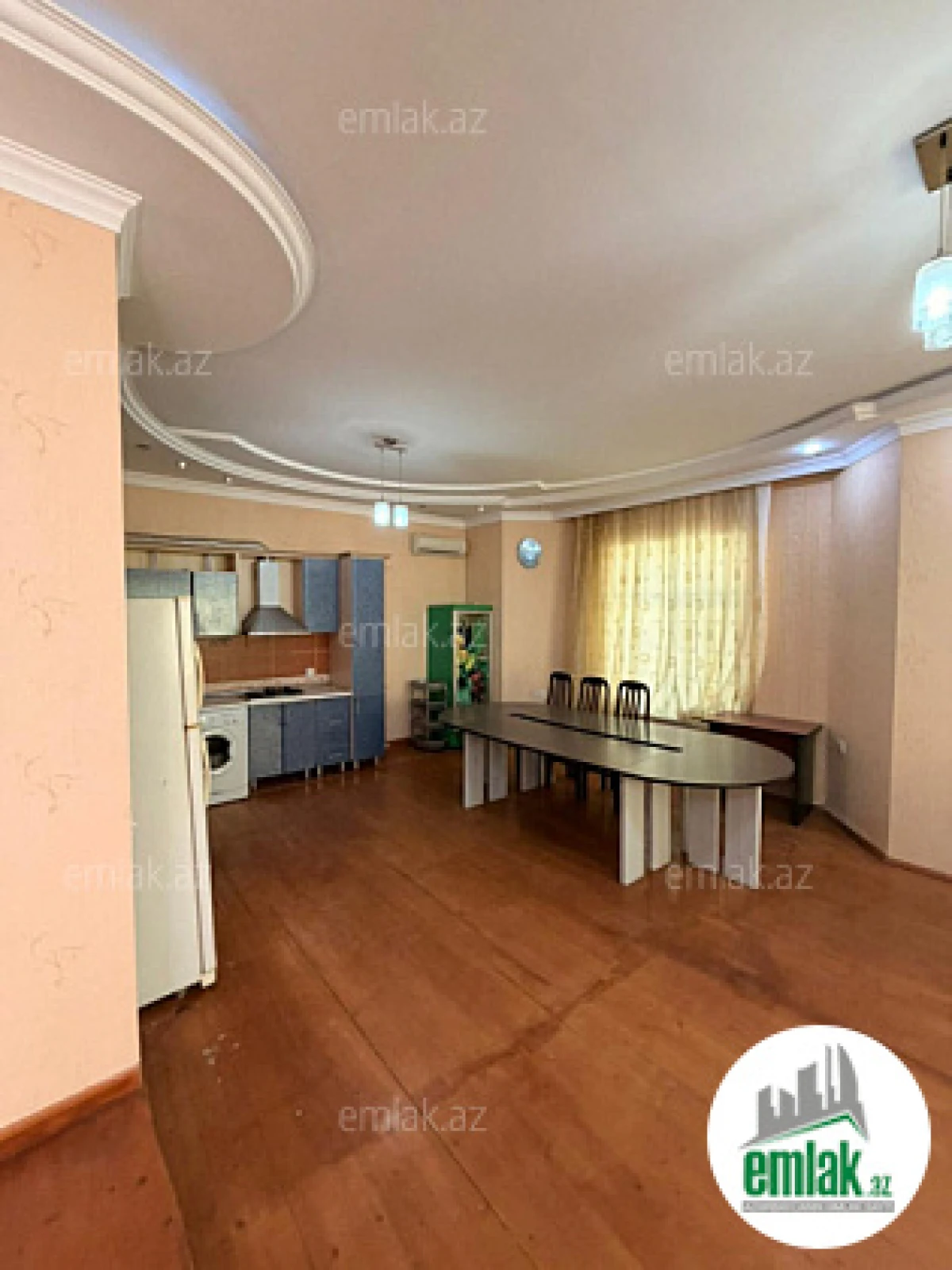 Satılır 7 otaqlı mənzil 300 m²