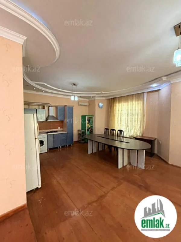 Satılır 7 otaqlı mənzil 300 m²