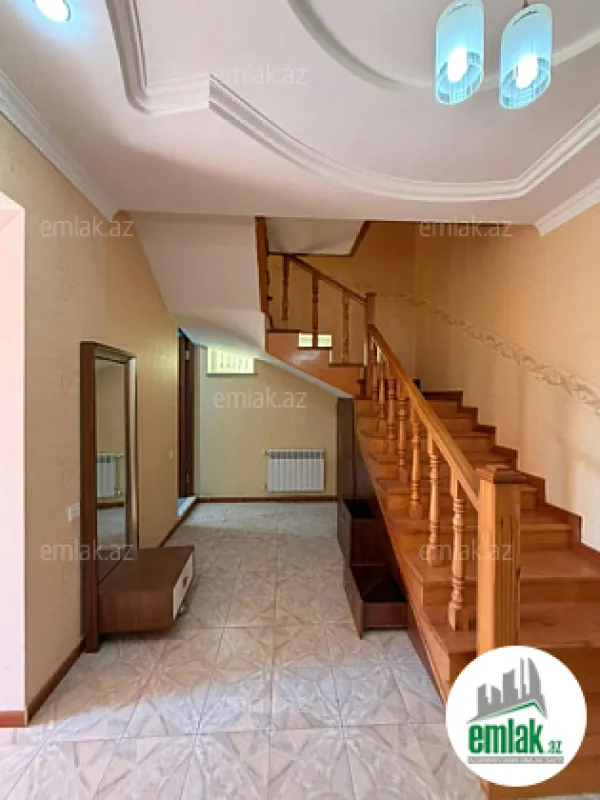 Satılır 7 otaqlı mənzil 300 m²