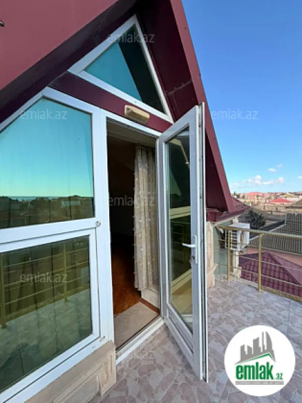 Satılır 7 otaqlı mənzil 300 m²