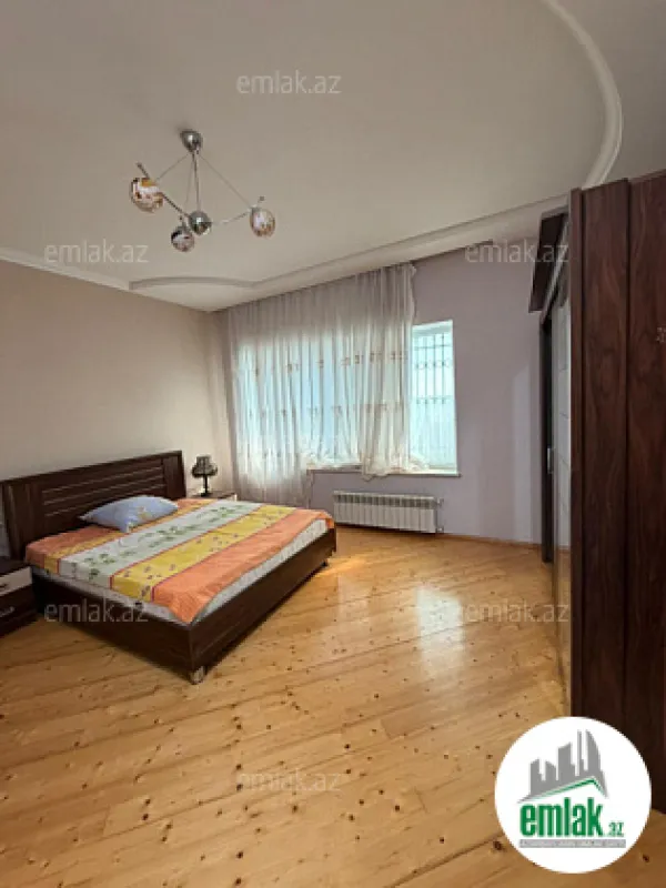 Satılır 7 otaqlı mənzil 300 m²