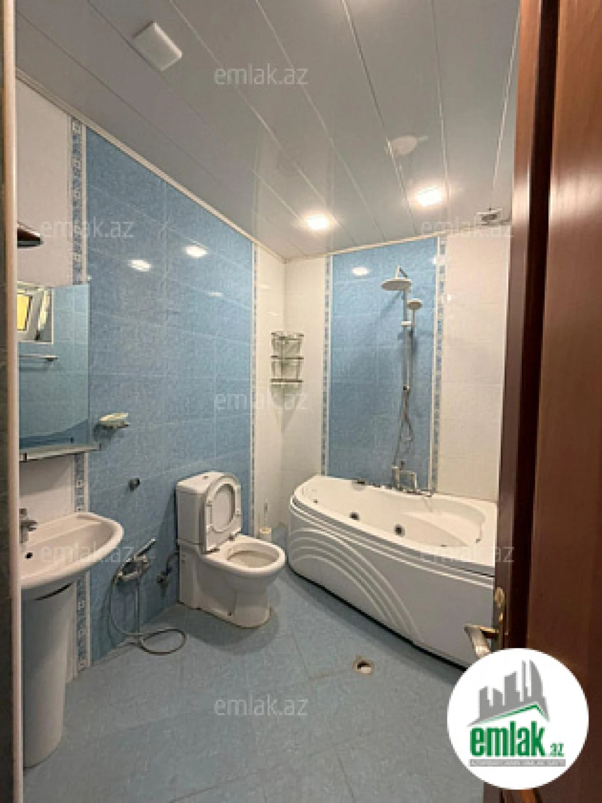 Satılır 7 otaqlı mənzil 300 m²