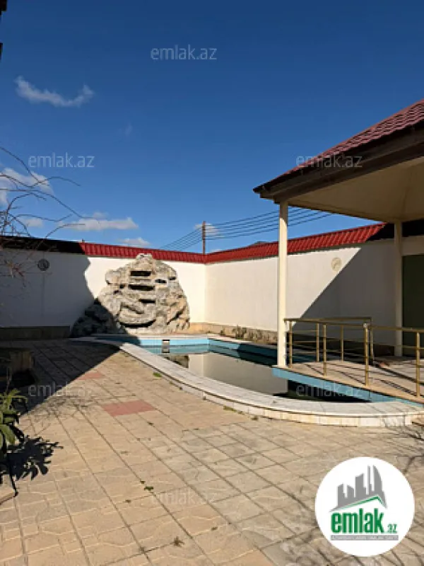 Satılır 7 otaqlı mənzil 300 m²