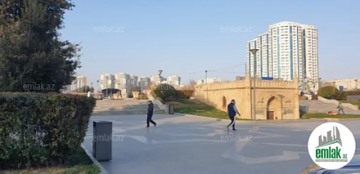 Satılır 3 otaqlı köhnə tikili 115 m²