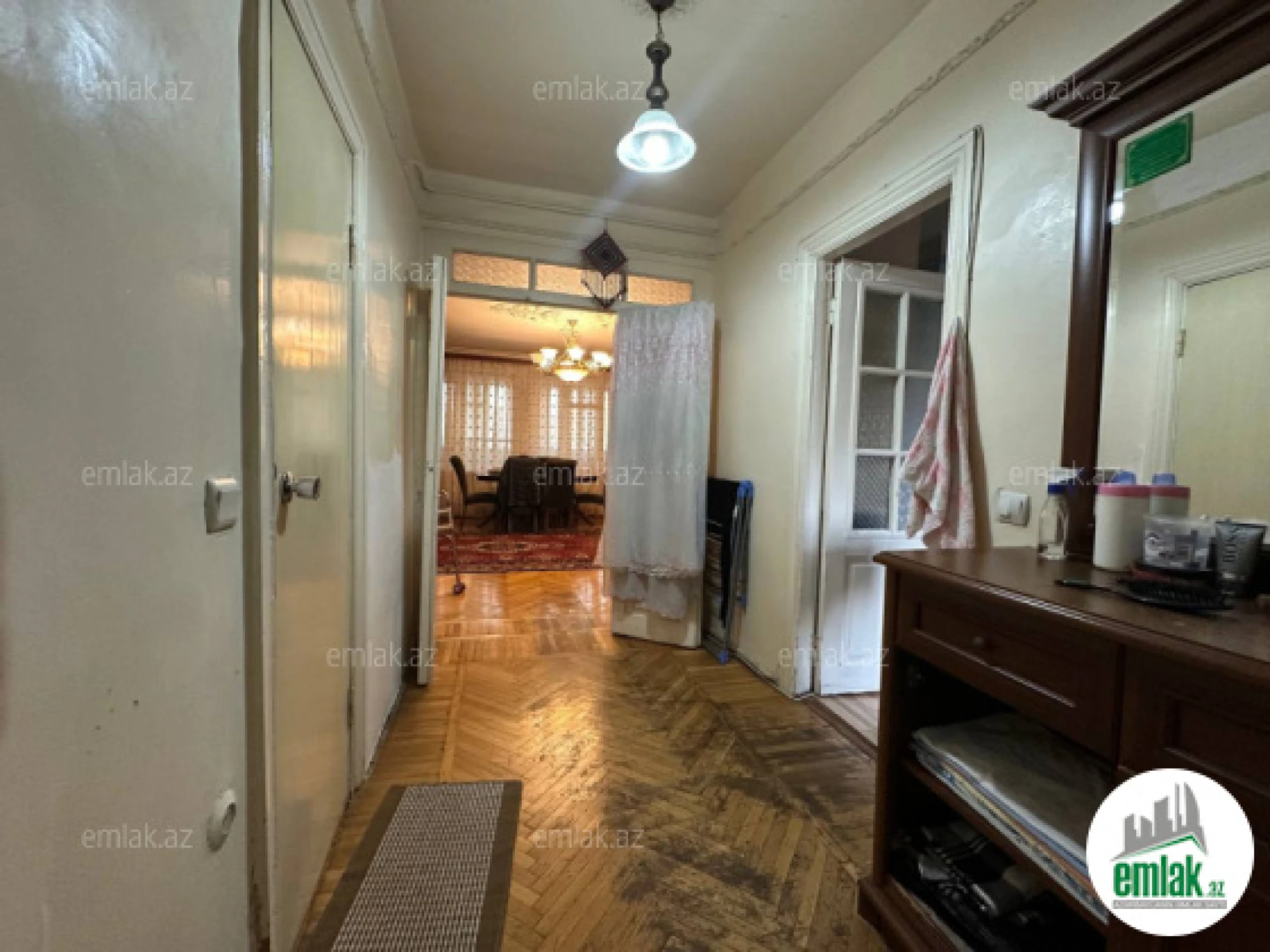 Satılır 3 otaqlı köhnə tikili 115 m²