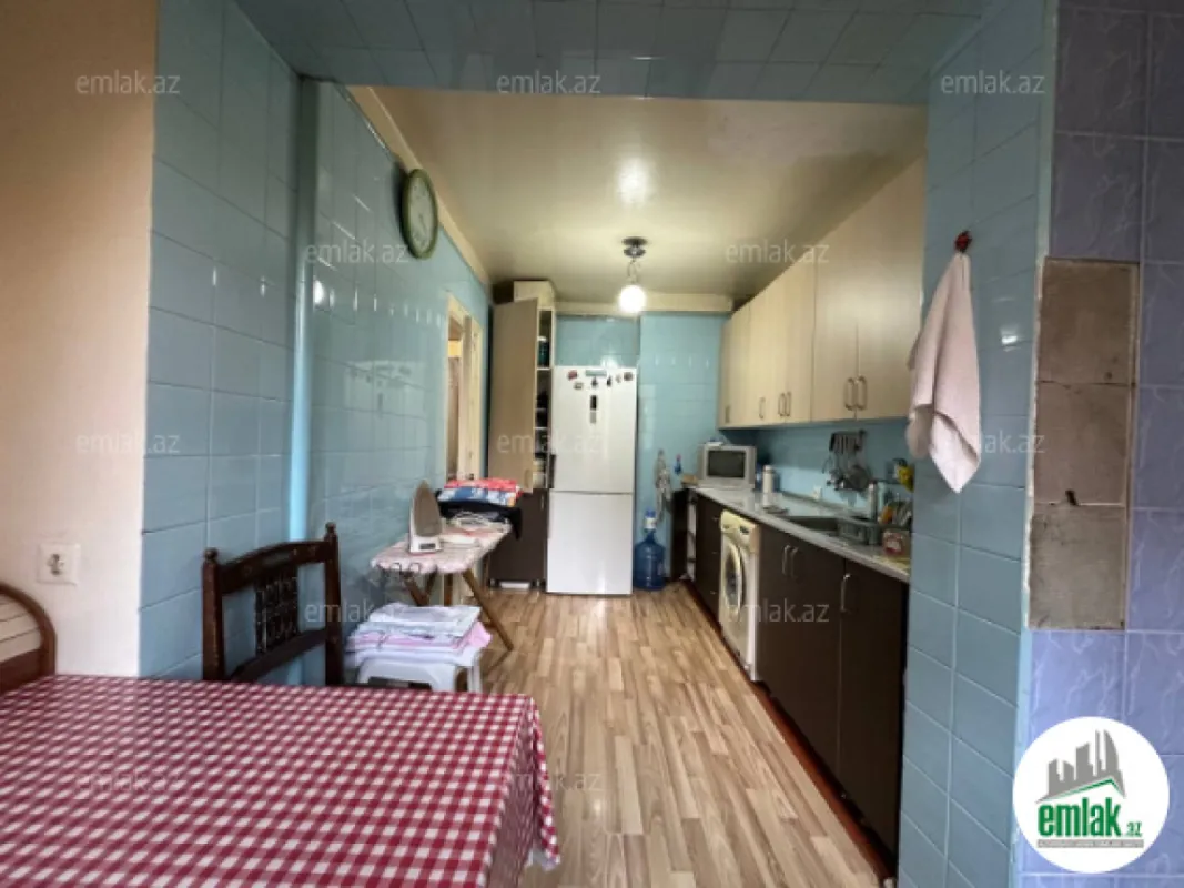 Satılır 3 otaqlı köhnə tikili 115 m²