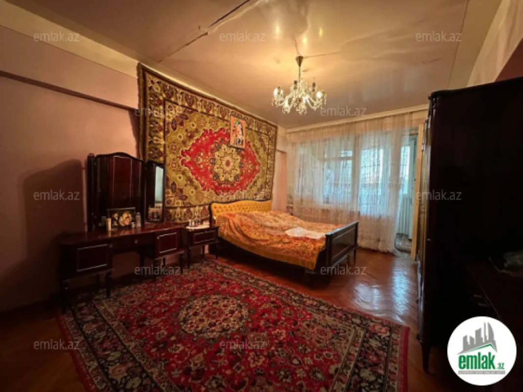 Satılır 3 otaqlı köhnə tikili 115 m²