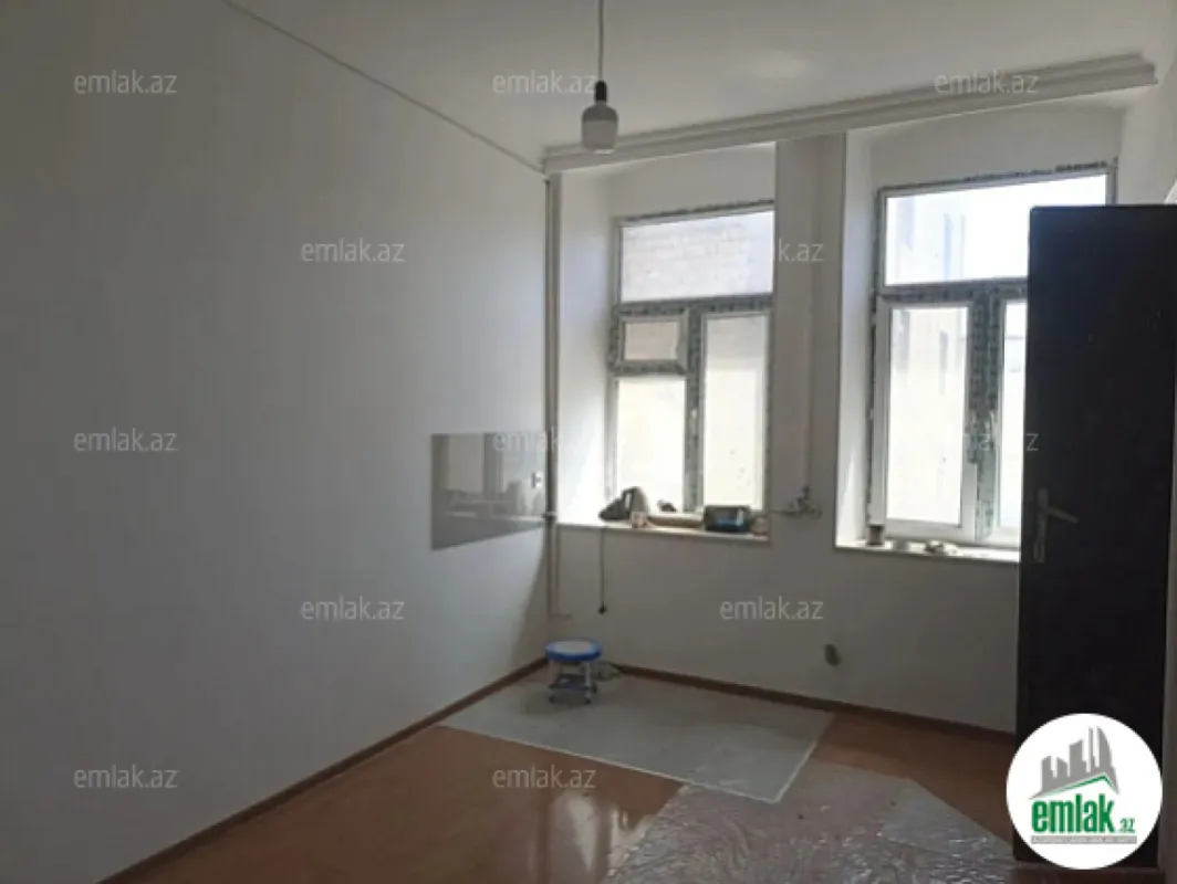 Satılır 2 otaqlı köhnə tikili 60 m²