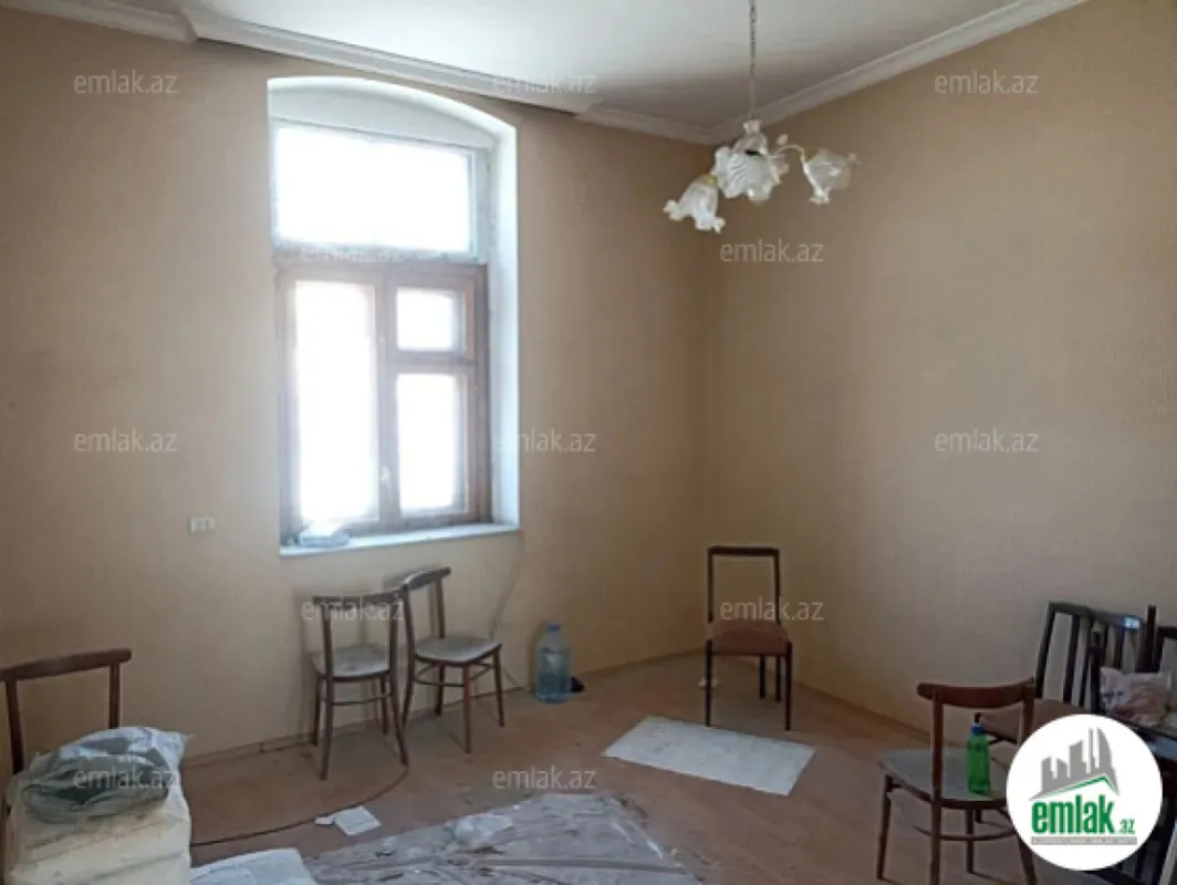 Satılır 2 otaqlı köhnə tikili 60 m²