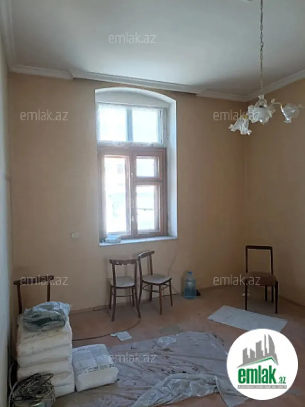 Satılır 2 otaqlı köhnə tikili 60 m²