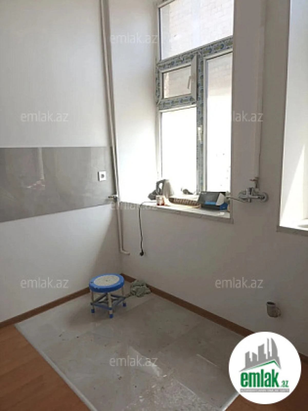 Satılır 2 otaqlı köhnə tikili 60 m²
