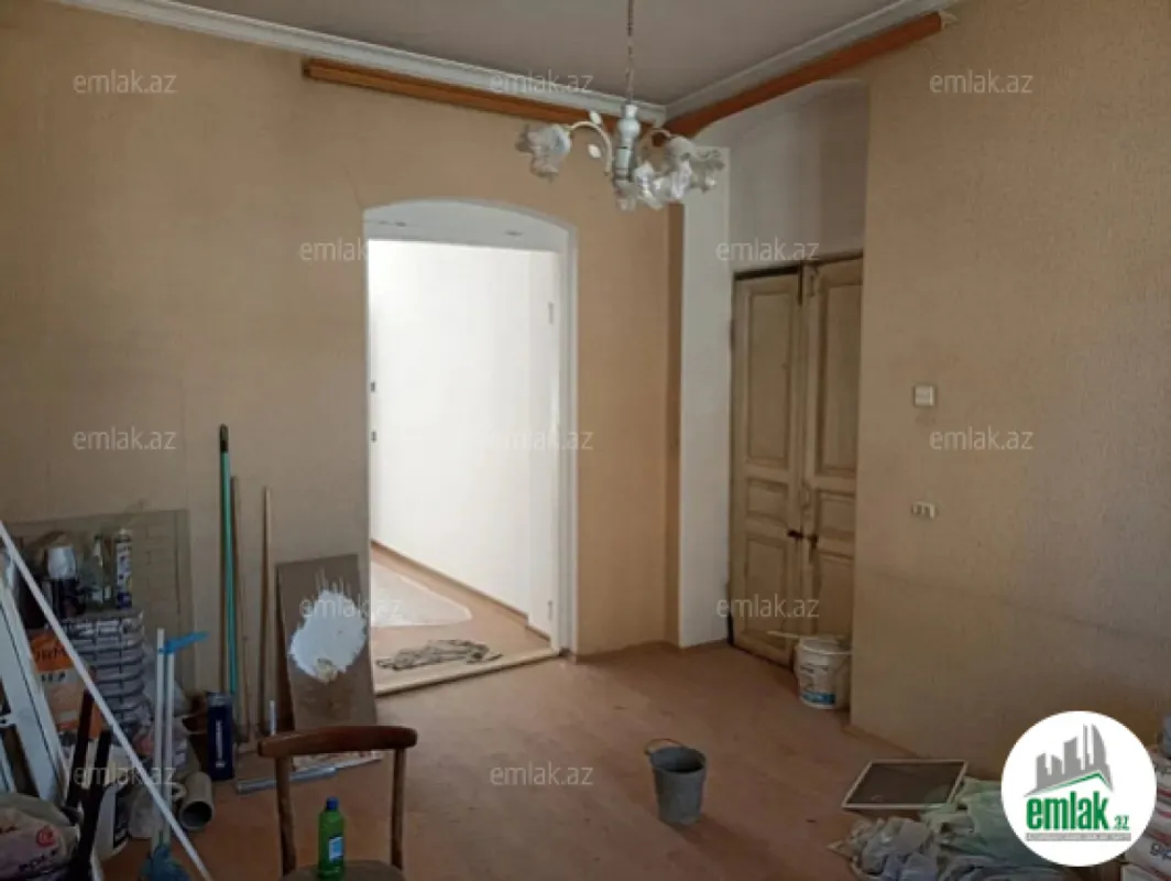 Satılır 2 otaqlı köhnə tikili 60 m²
